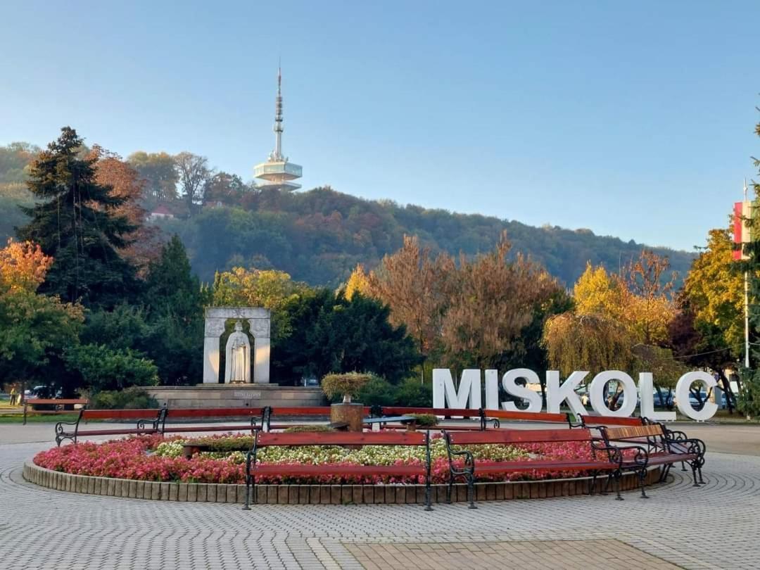 Julia Apartman Miskolc Extérieur photo